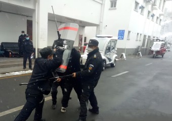 �m��ѩ����һ����(l��i)��(ch��ng)���ַ����ݾ����(d��ng)ůů���ɣ�